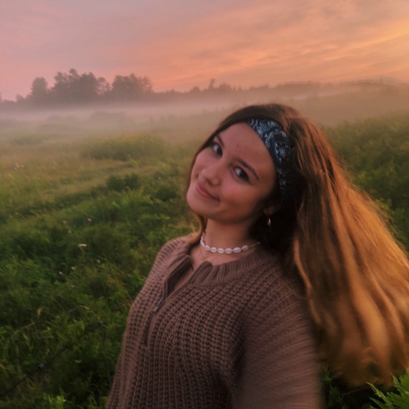 Meet your Posher, Olivia - Picture 1 of 1